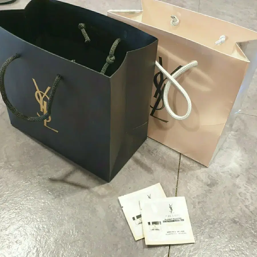 입생로랑 쇼핑백 1장당 (사은품증정 ㅡ2장모두사면 샘플증정)