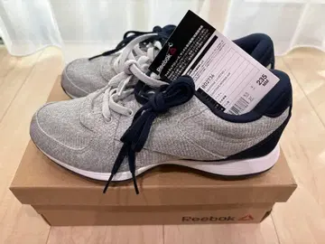 [택 포함 새상품] Reebok 여성용 스니커즈 BD2736 23.5cm