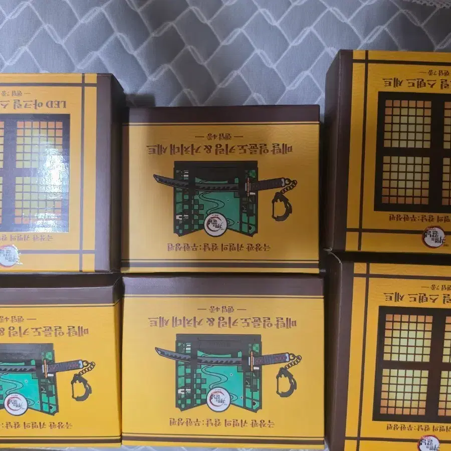 맘스터치 귀멸의칼날 키링&LED 판매합니다.
