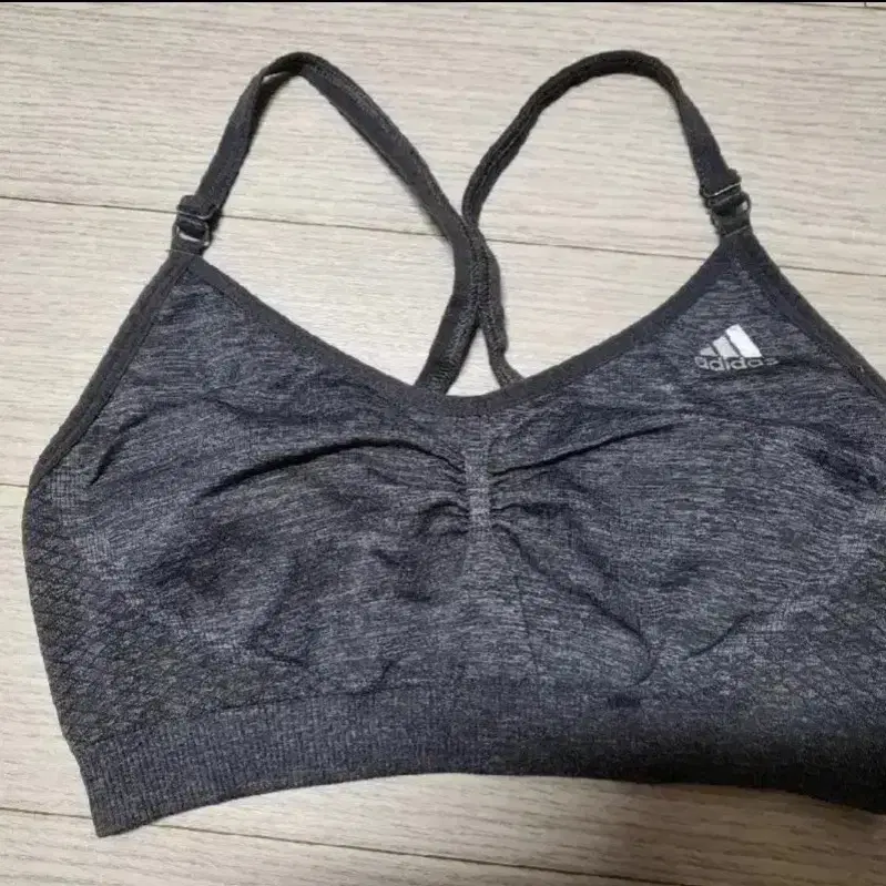아디다스 브라탑 S사이즈, 그레이