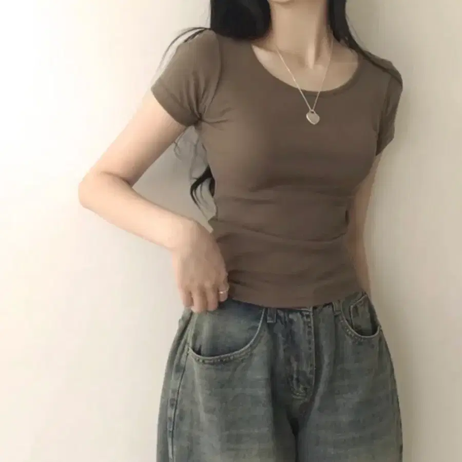 슬림핏 반팔티 카키