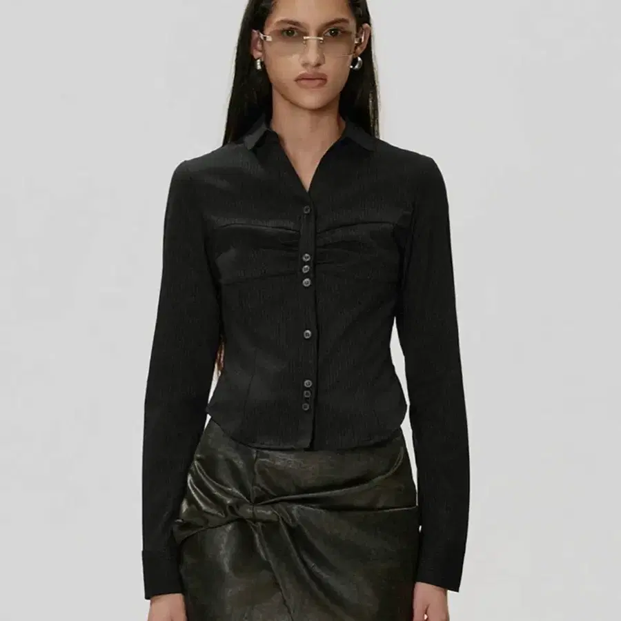 킴지수 Slim Fit Shirred Shirt_BLACK