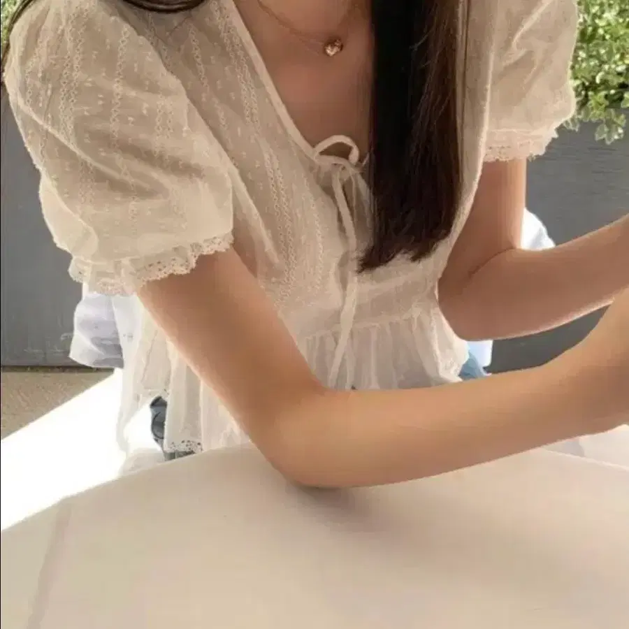 르플레인 아일렛 블라우스
