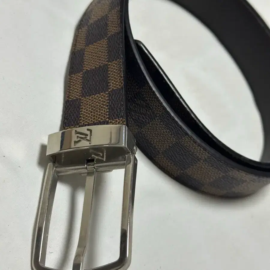 Louis Vuitton LV 체커보드 스타일 회전 핀 버클 벨트 M6820S