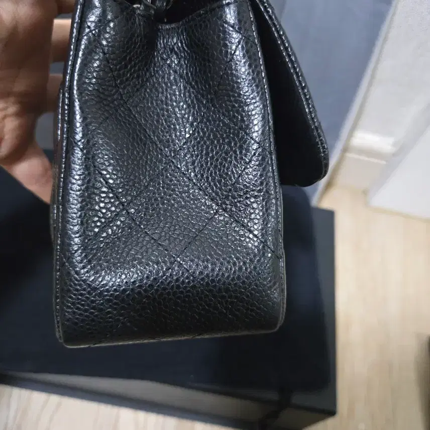 샤넬 쁘띠삭 캐비어 블랙 은장 사진 5