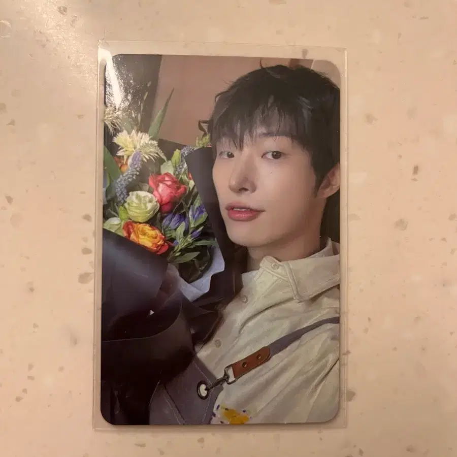에이티즈 플라워카페 민기