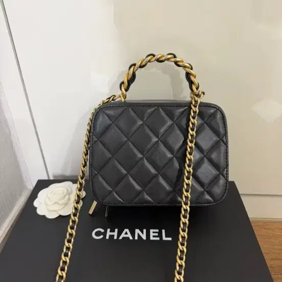 샤넬 블랙 램스킨 금장 탑핸들 체인 라지백 사진 2
