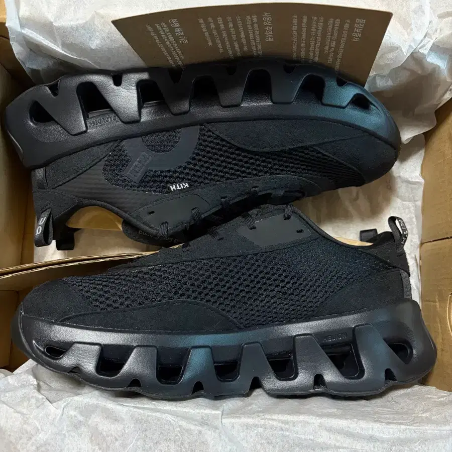 키스 온러닝 k 테크2 블랙 260 kith on k-tech2