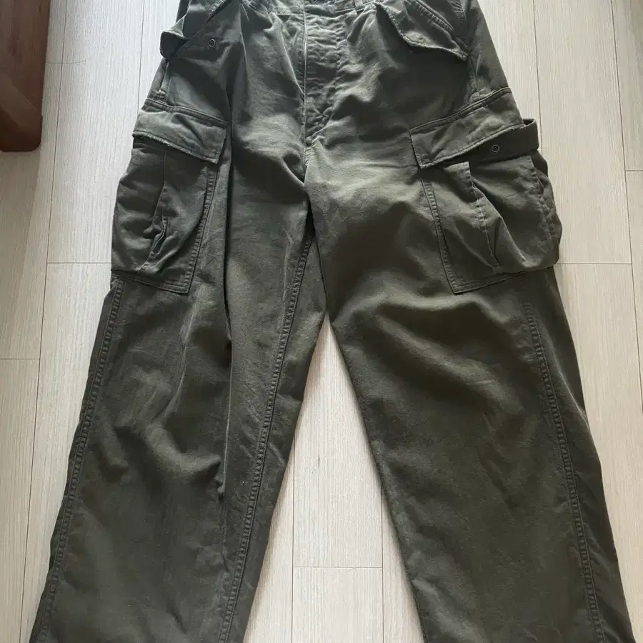 (1 Size)아프레쎄 m51 팬츠 카키 색상 판매합니다