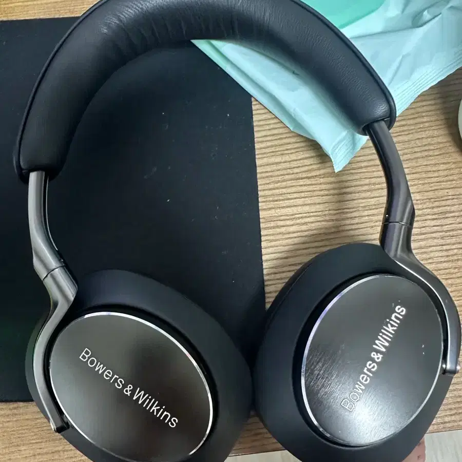 바워스 앤 월킨스 px8