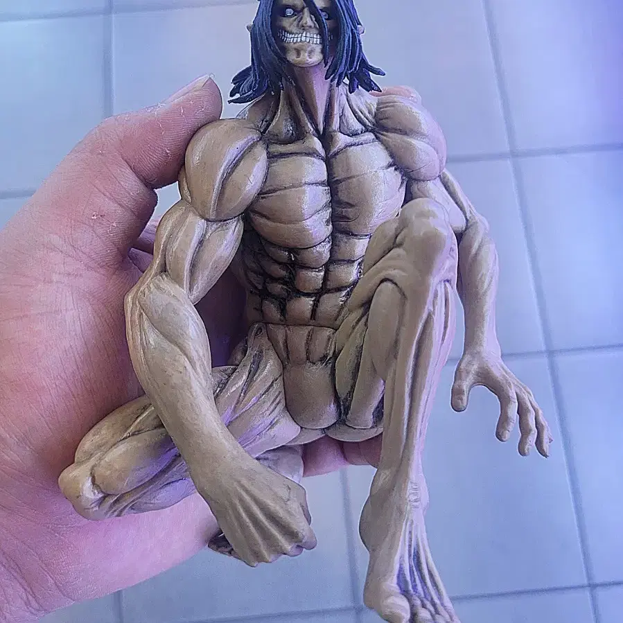 진격의거인 에렌 거인화 피규어