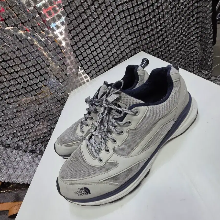 노스페이스 운동화 275