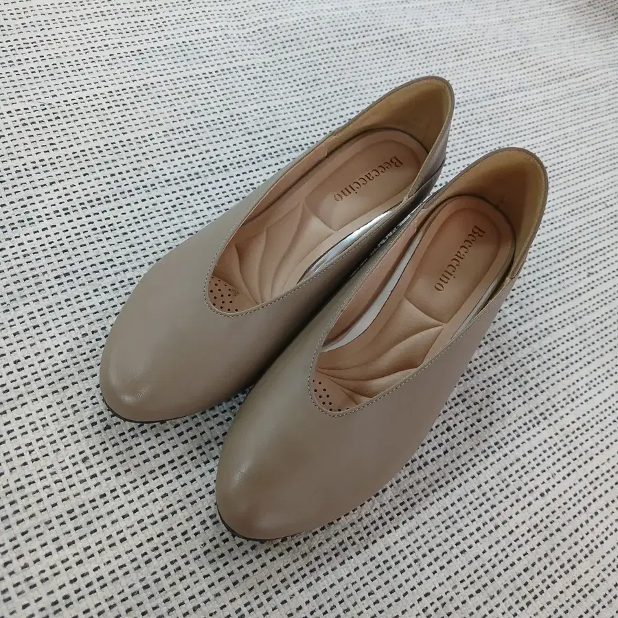 베카치노 플랫슈즈 230