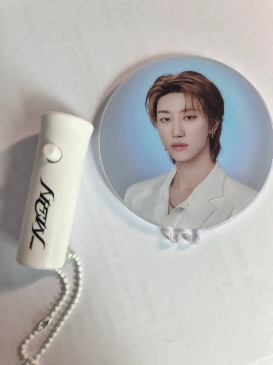 Seventeen the8 mini picket keyring