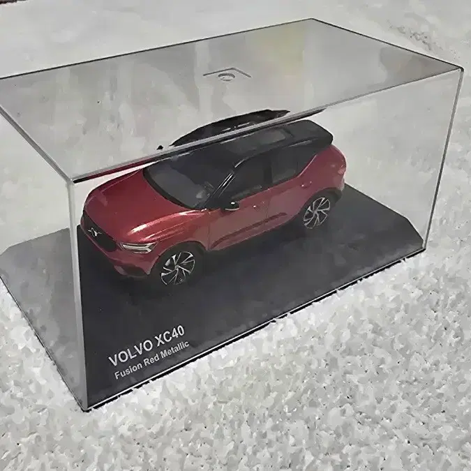 볼보 XC40 퓨전 레드 메탈릭 모델카 1:43