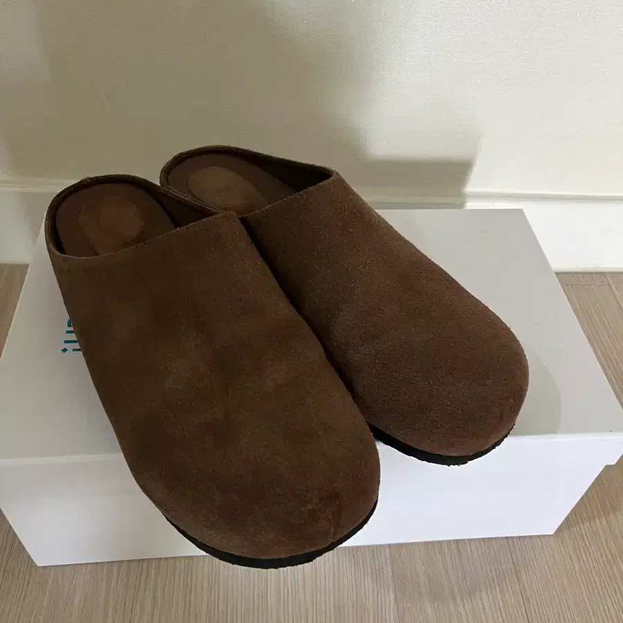 킨치 블런트 뮬 팝니다. (270 사이즈)