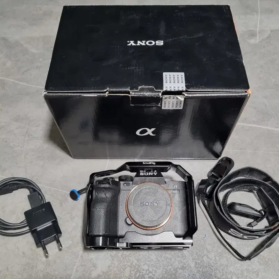 소니 A7M4 (ILCE-7M4) 풀박스 + 스몰리그 케이지 포함 / 컷수 7,543컷