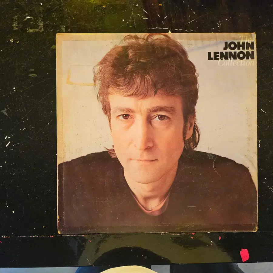존 레논(John Lennon)의 솔로 커리어 명곡들을 집대성하여 1982년에 발표된 공식 베스트 앨범 The John Lennon Collection의 1982년 한국 라이선스