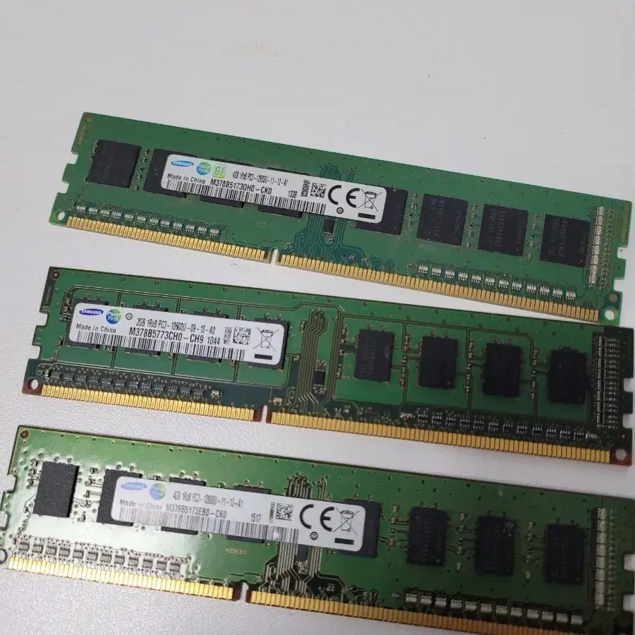 총10기가 삼성 ddr3 4Gb 2개 12800 ddr3 2gb 10600 1개일괄
