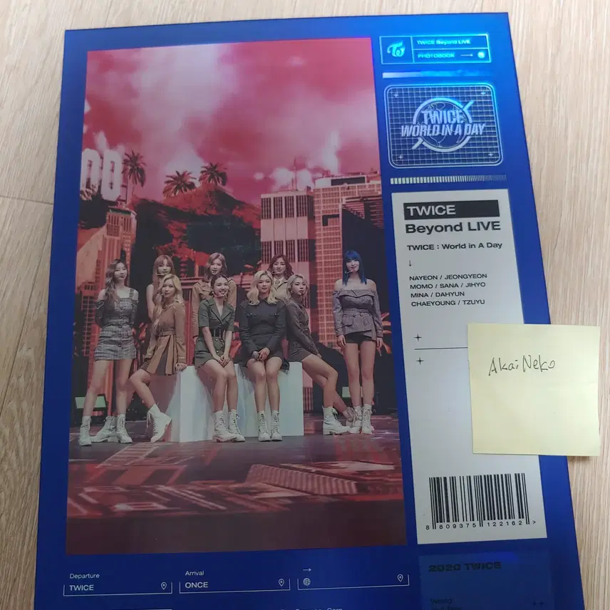 TWICEフォトブック、TWICE WORLD IN A DAY PHOTOBOOK