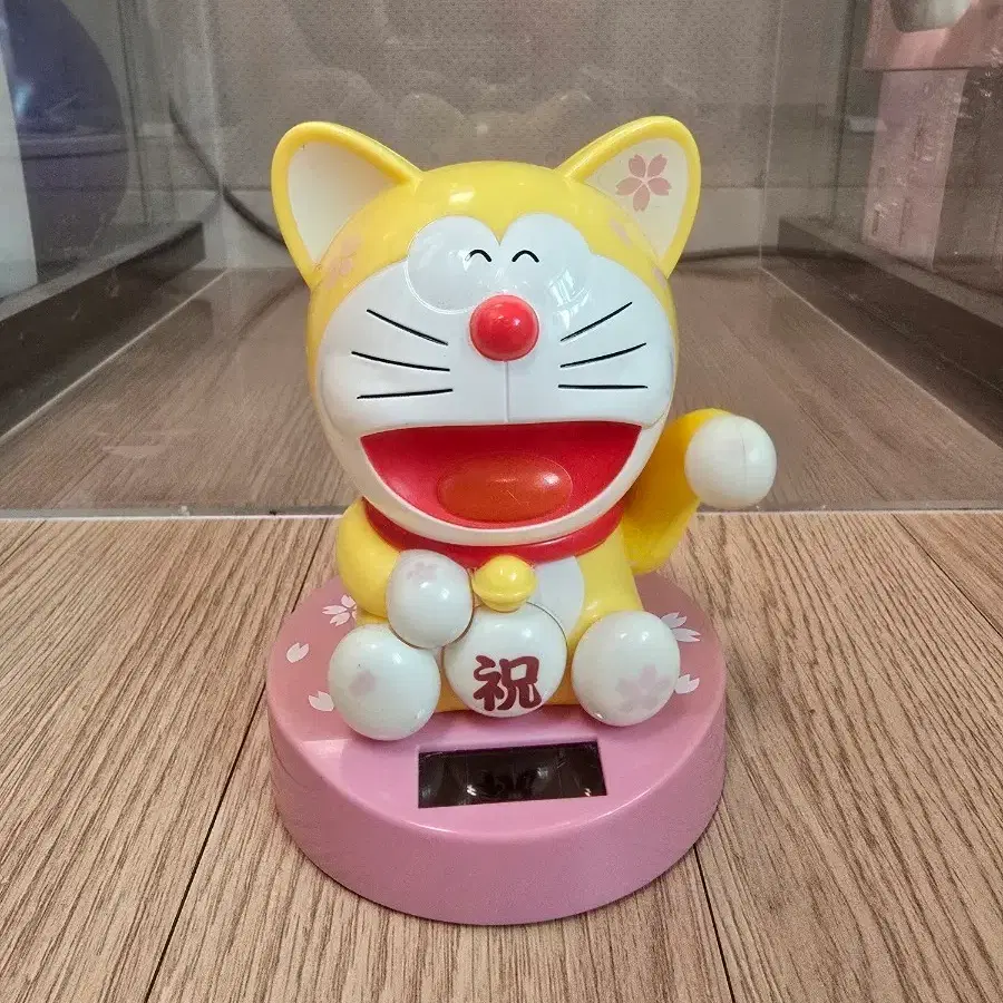 도라에몽 마네키네코 태양열 노랑에몽 피규어