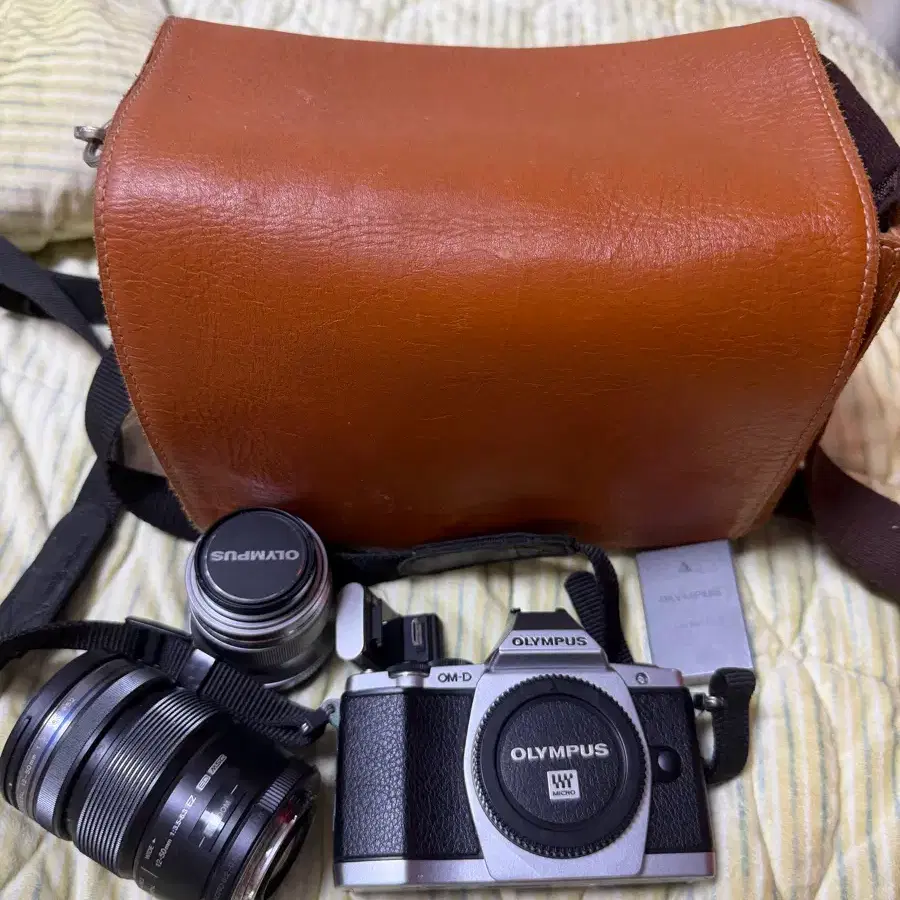 올림푸스 OM-D EM5 카메라 + 렌즈 2개 + 가죽 케이스