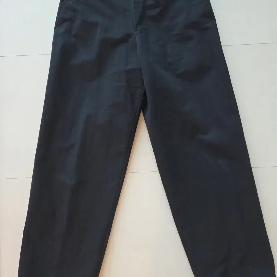 어나더오피스(ANOTHER OFFICE) Officer Curved Chino Pants 블랙