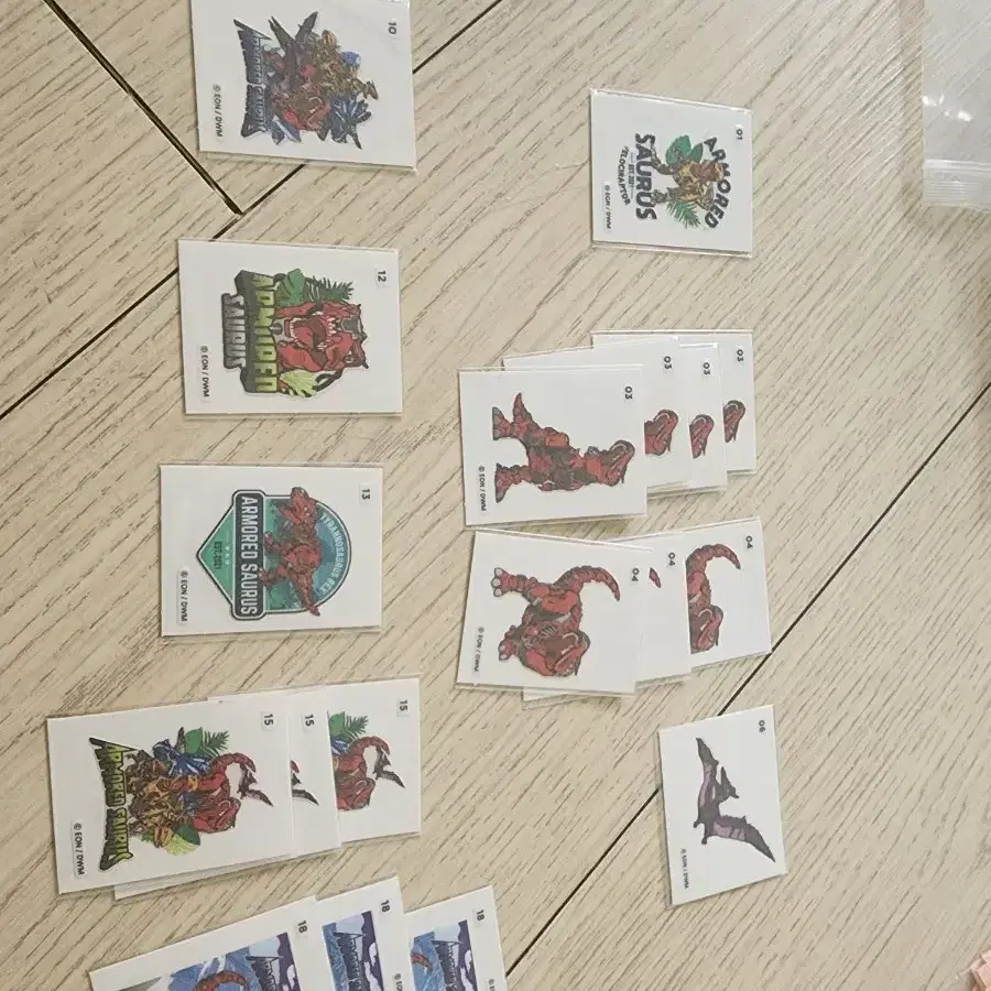 아머드 사우르스 띠부씰 18개 팔아요
