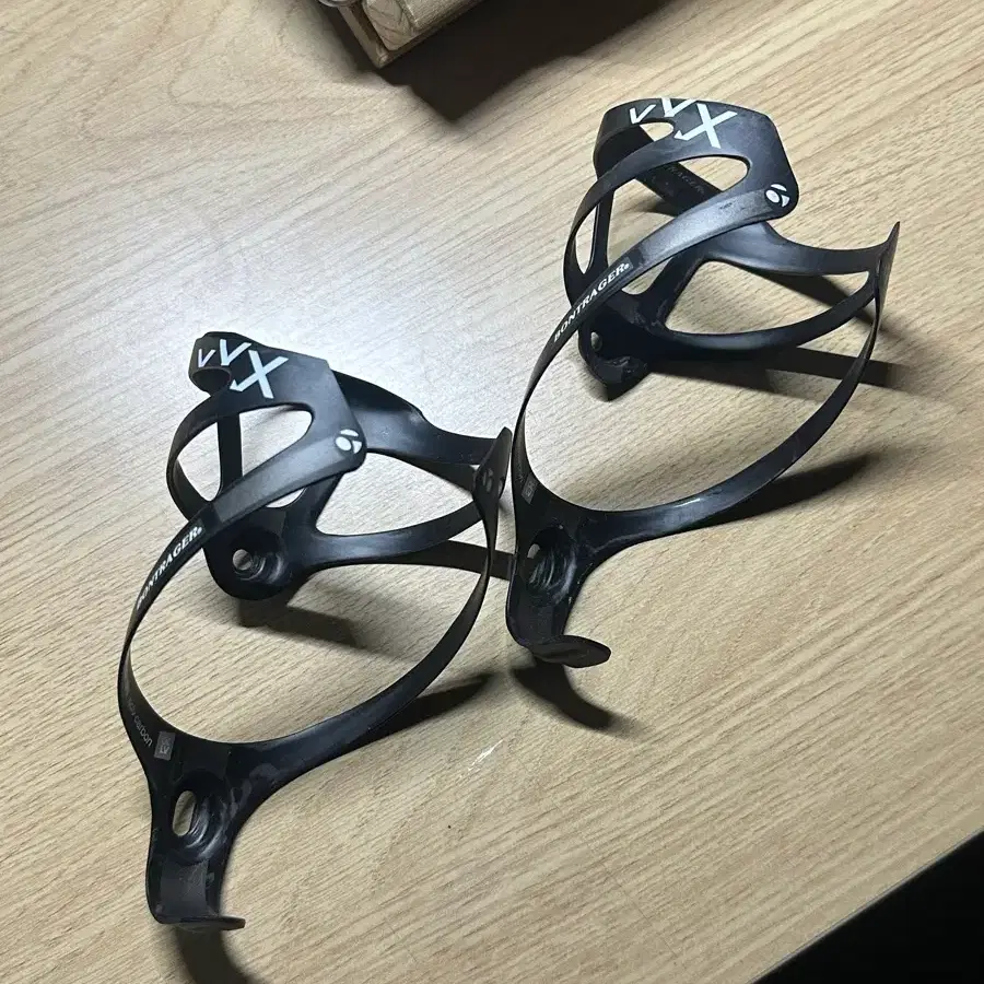 (새상품)본트레거 xxx 풀카본 물통케이지 2개