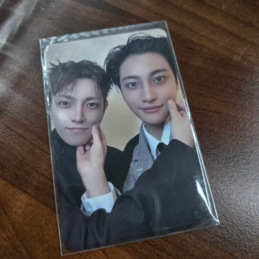 에이티즈 맏즈 홍중 성화 볼꼬집 유닛 포카