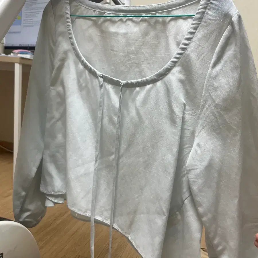 라플리에 민트 블라우스