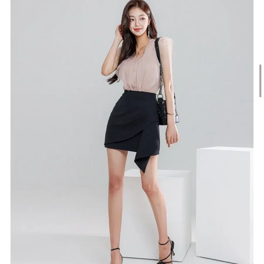 [보관만한새제품] 여리핏 프릴 나시 블라우스 프리사이즈