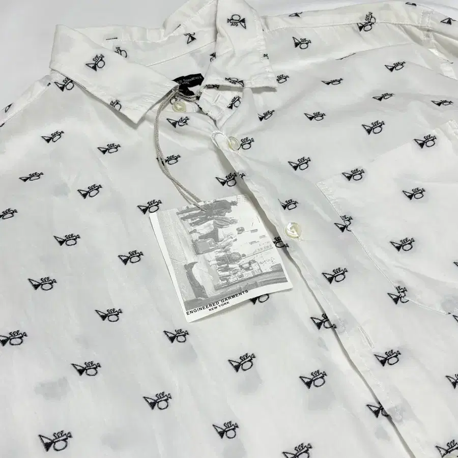 Engineered Garments 패턴 커브드 헴 셔츠(화이트)