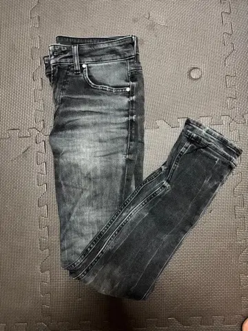 GUESS 스키니 데님 팬츠 블랙 워시