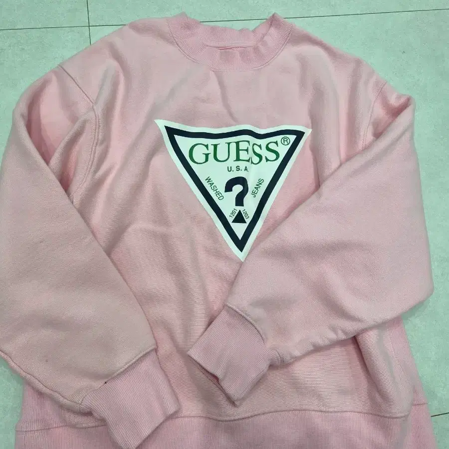 게스 핑크 맨투맨 새상품 guess