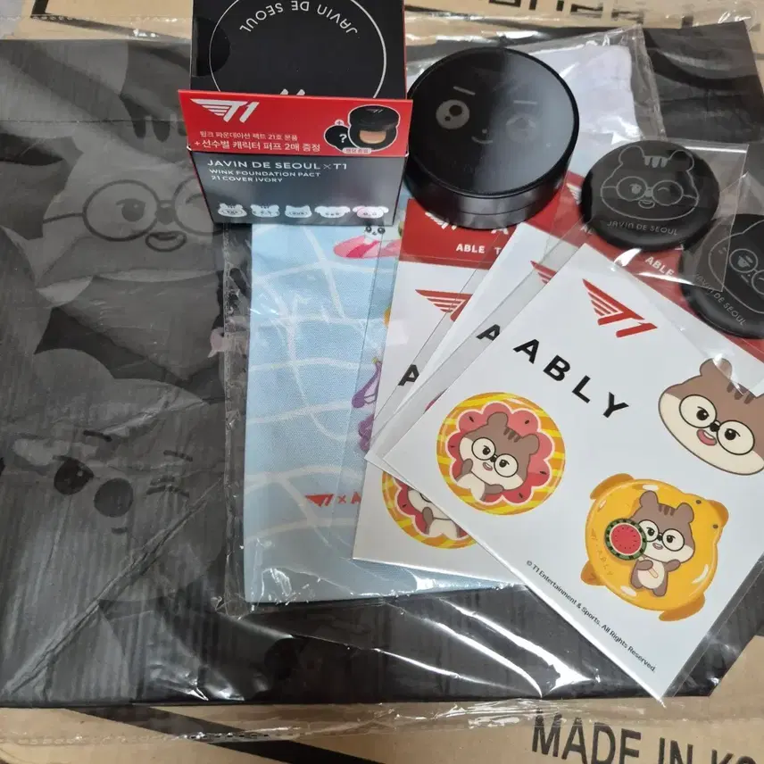 [未開封]ジャビンドソウル×T1ケリアウィンクファンデーションファクト クッション 21号カバーアイボリー＆タポリンバッグ＆ポーチ（verスイミングプール）＆キャラクターステッカー3個