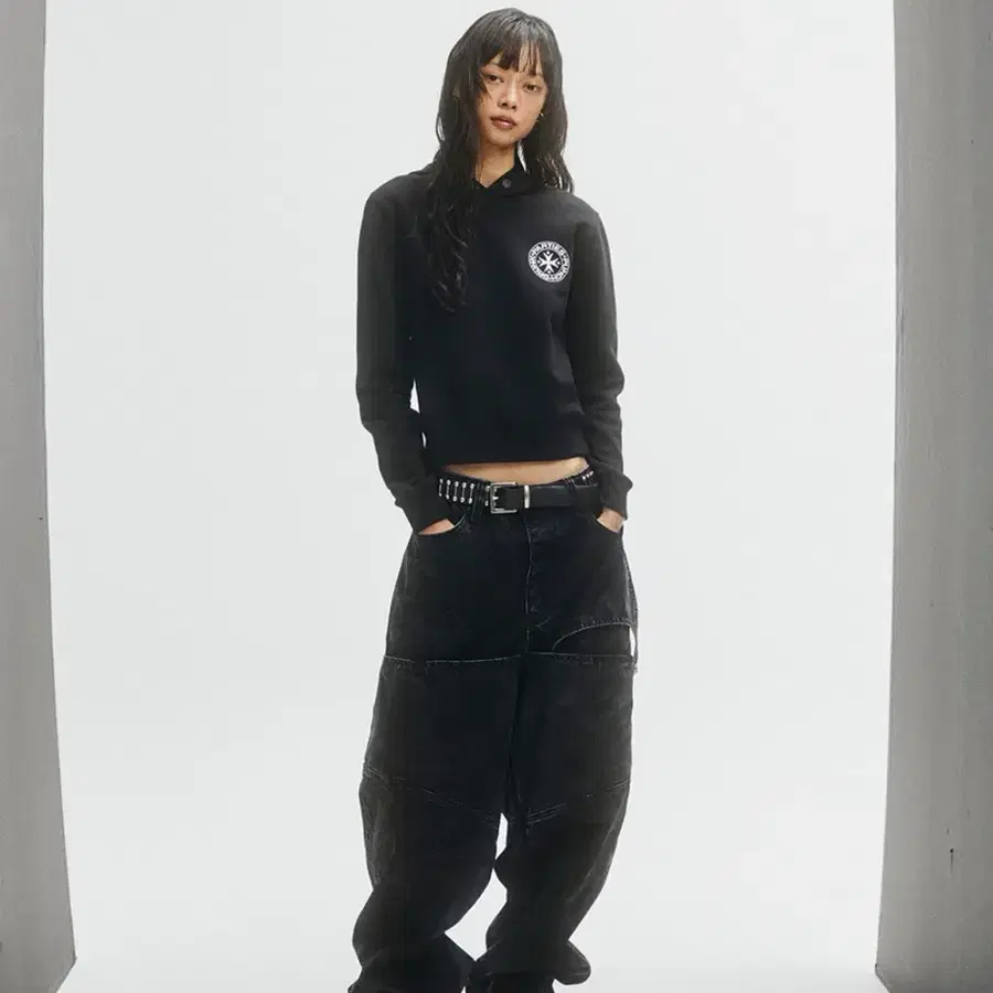 펀치드렁크파티즈 Circle Logo Slim Hoodie (BLACK)