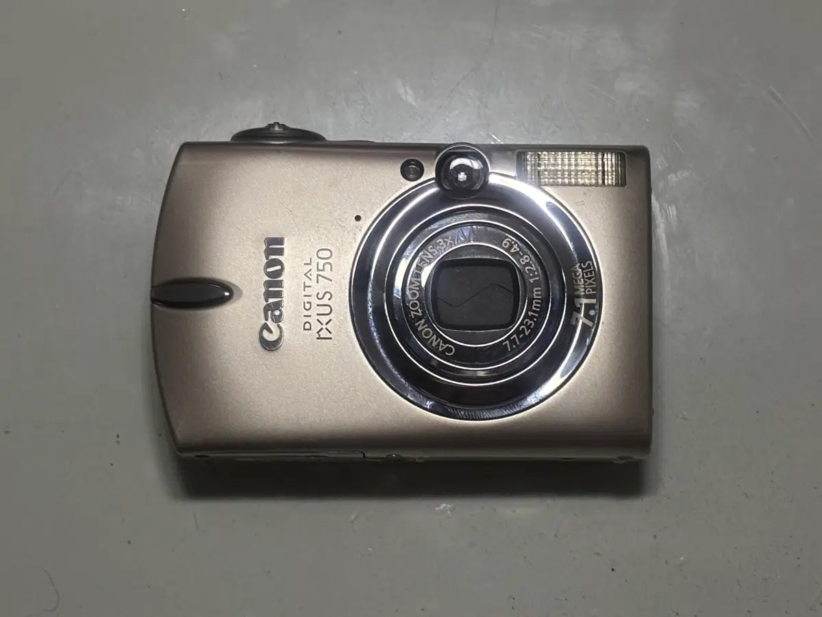 Canon IXUS 750 Silver Digital Camera (Example Photos Included)
