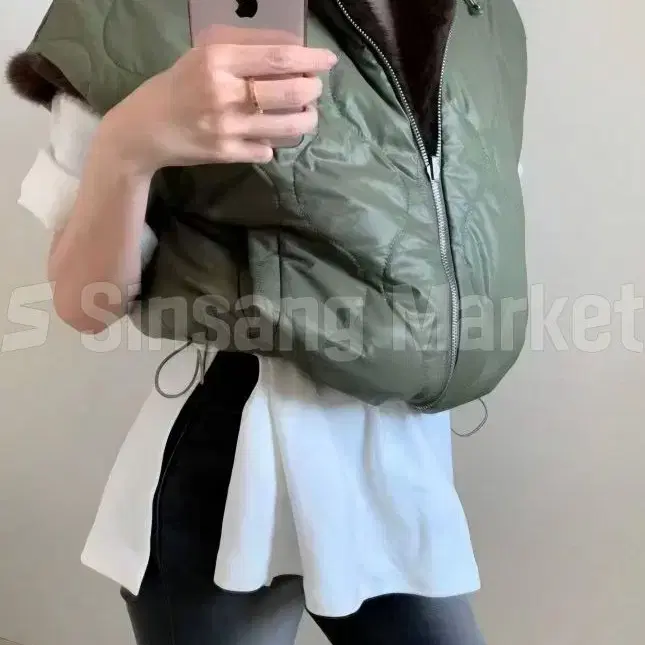[빠른발송] 양면 누비 퍼 크롭 패딩 조끼