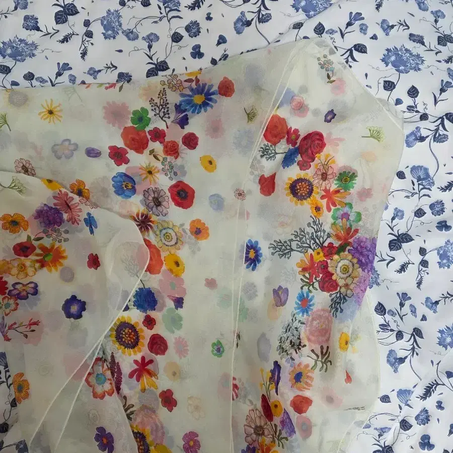 미스지 플라워 패턴 실크 스카프