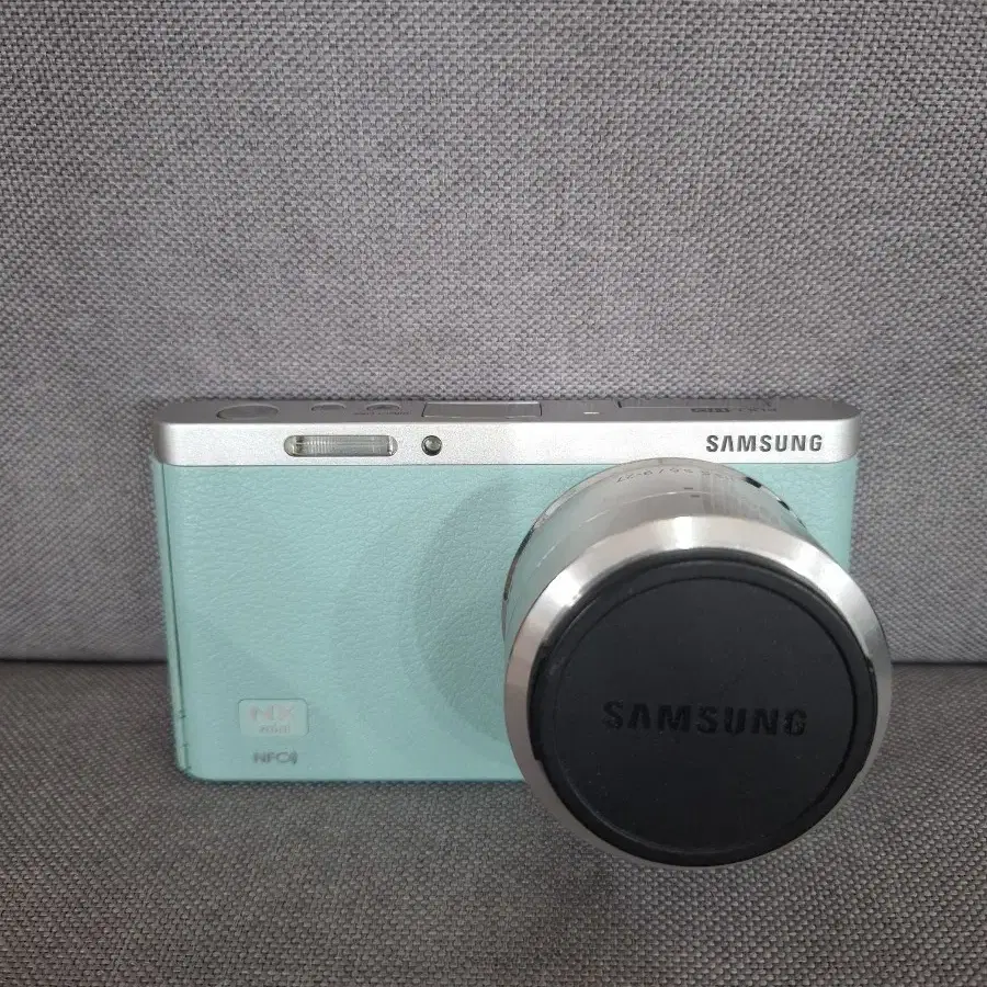 152.삼성 NX mini 민트색 카메라