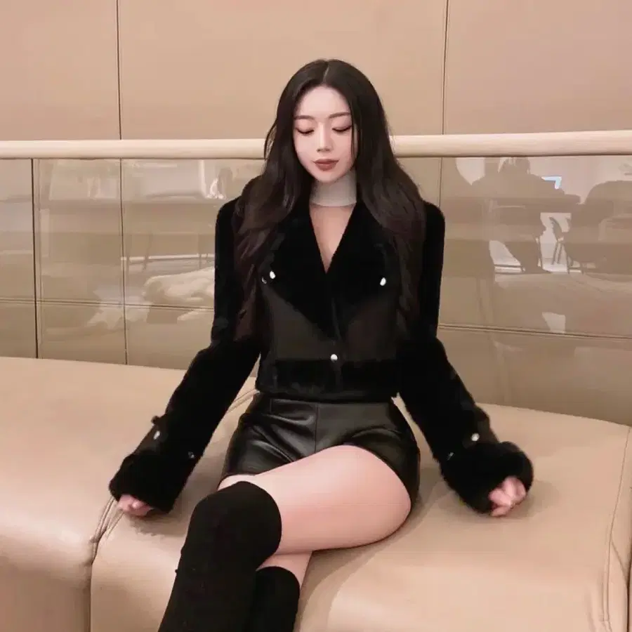 에이블리 베베 레더 하이웨스트 반바지