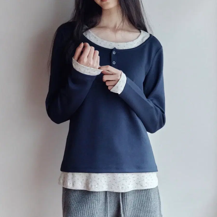 [새상품] 오끼드 어패럴 헨리넥 레이어드 티셔츠 네이비