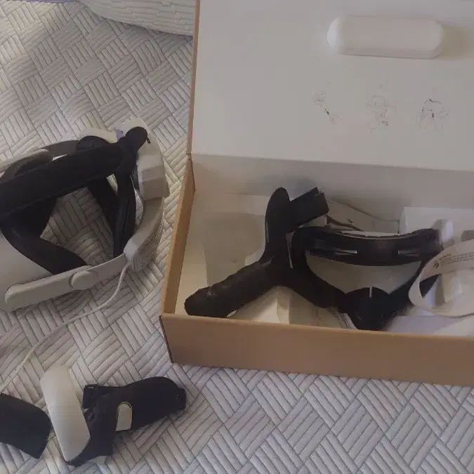 오큘러스 퀘스트 2 VR 헤드셋 본체 컨트롤러 포함