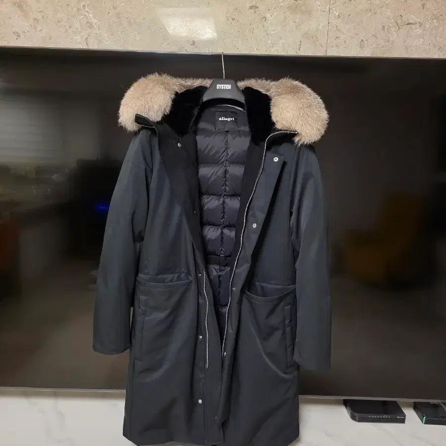 알레그리 폭스퍼 블랙 패딩 검정 솔리드