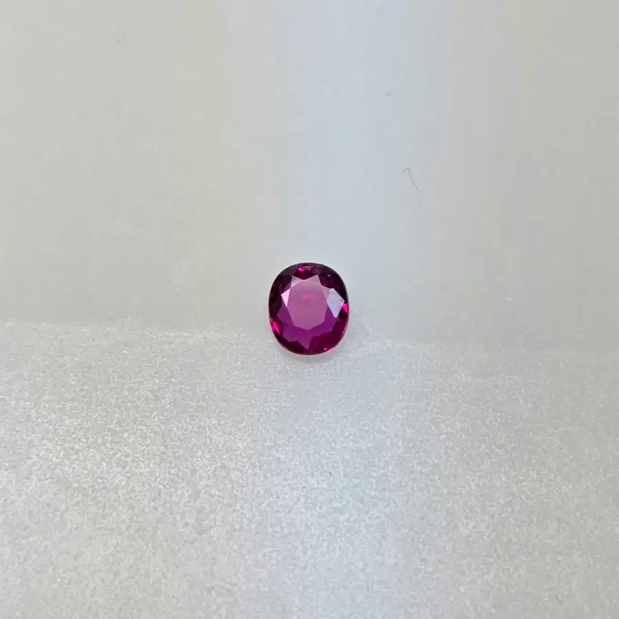 천연 루비 0.39ct 오벌컷 나석 원석(우신감별서 첨부) 유색보석