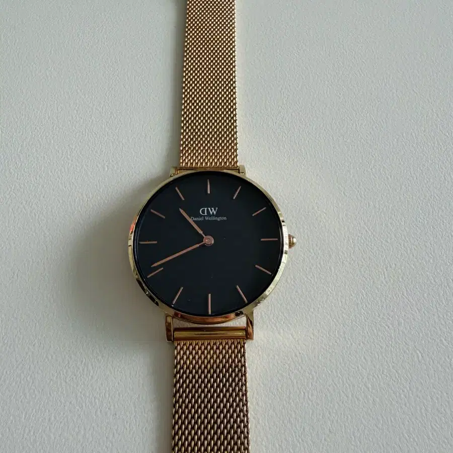 다니엘웰링턴 쁘띠 멜로즈 시계 골드 블랙다이얼 메탈 32mm