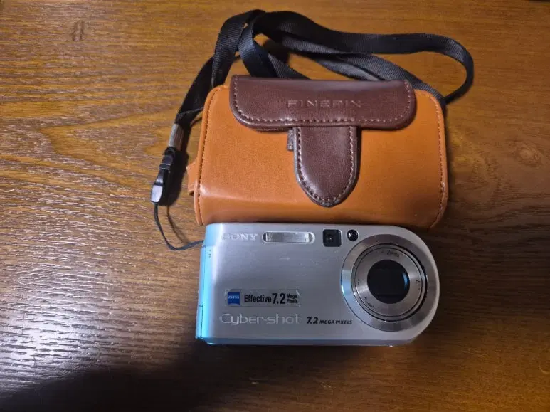Sony Cyber-shot DSC-P200 Digital Camera