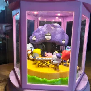 피자알볼로(Pizza Alvolo)와 방탄소년단(BTS) BT21이 협업하여 출시한 'BT21 호프 인 러브 무드등(Hope In Love Mood Lamp)' 피규어 세트