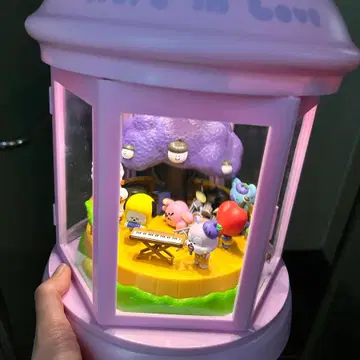 피자알볼로(Pizza Alvolo)와 방탄소년단(BTS) BT21이 협업하여 출시한